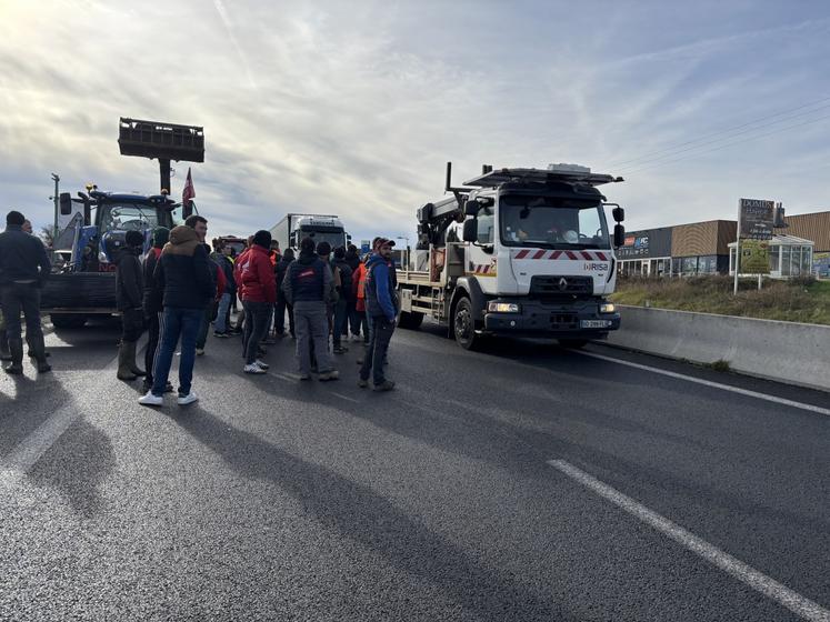 manif JA 86 contrôle poids lourds