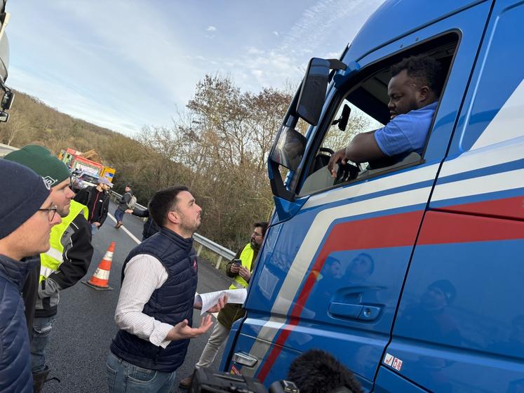 Les Jeunes Agriculteurs de la Vienne ont contrôlé de très nombreux poids lourds.