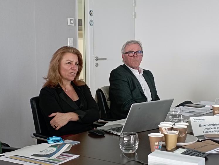 L'année 2025 a été marquée par « une bonne reprise du trafic céréalier », commente Sandrine Gourlet (ici avec Francis Grimaud). Port Atlantique La Rochelle se projette vers un bilan similaire pour 2026.