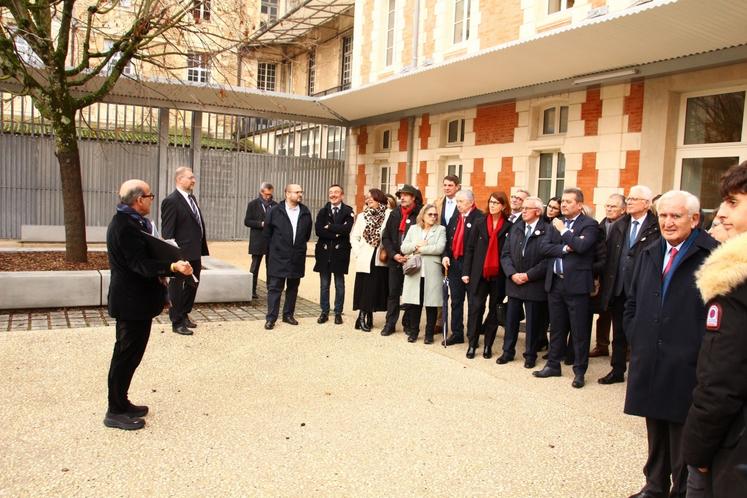 Pour l'architecte, la démarche de développement durable a commencé par la conservation du bâti existant pour éviter les démolitions inutiles.