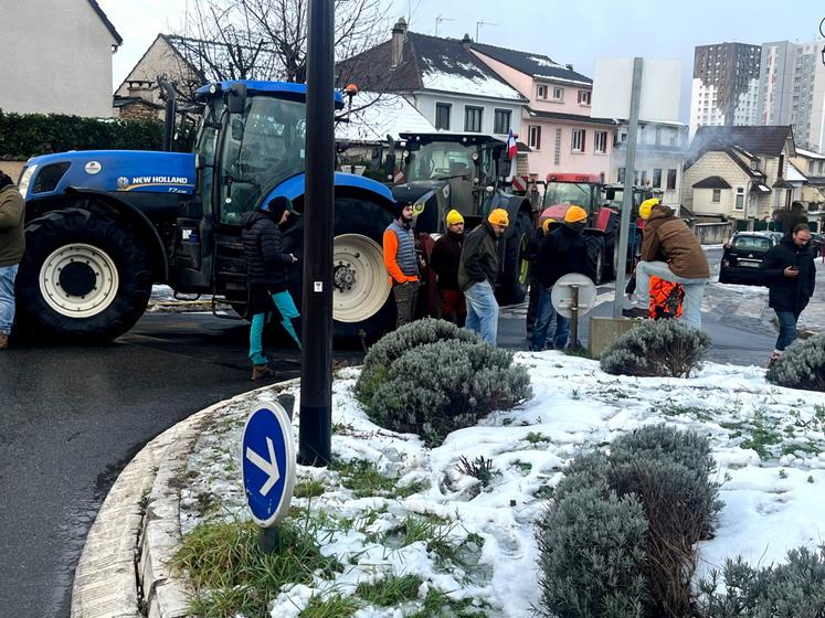 Le cortège de la CR16 a été bloqué jeudi matin alors qu'ils montaient à Paris