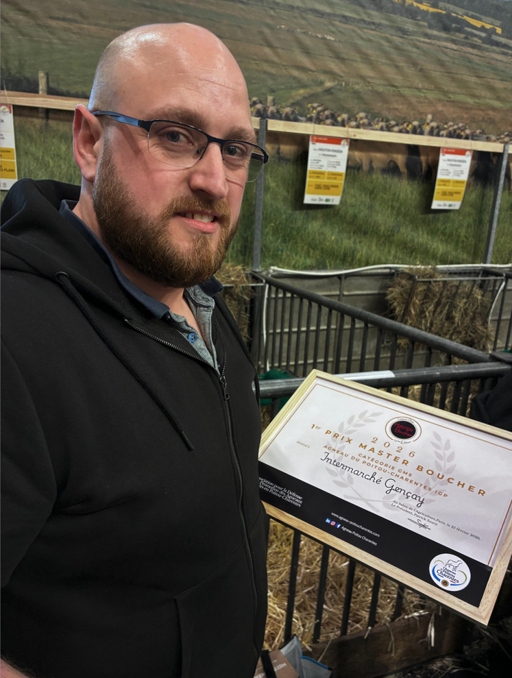 Damien Germain a reçu le prix pour l'Intermarché de Gençay.