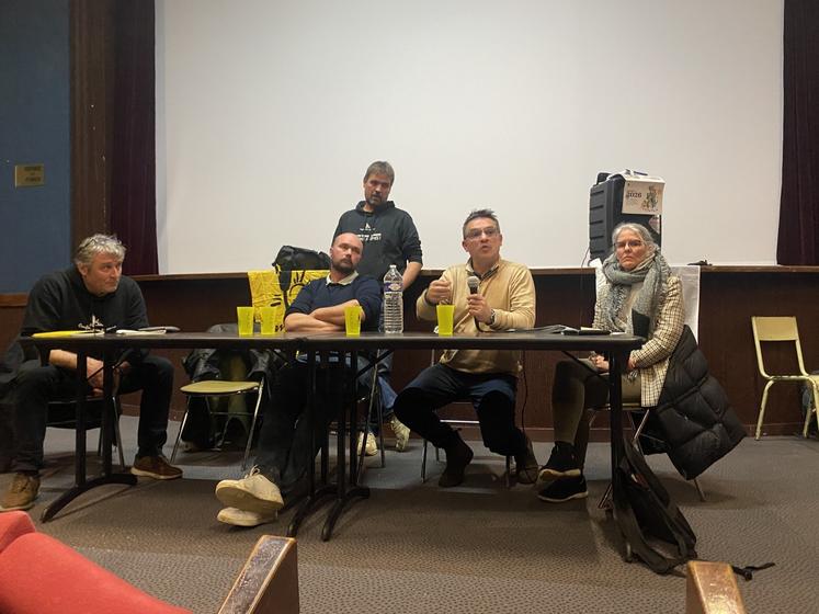 Les représentants de la Confédération paysanne au national et en Deux-Sèvres, ceux du GDS 79 ainsi que la directrice par intérim de la DDETSPP, sont venus faire un point sur la dermatose nodulaire contagieuse.