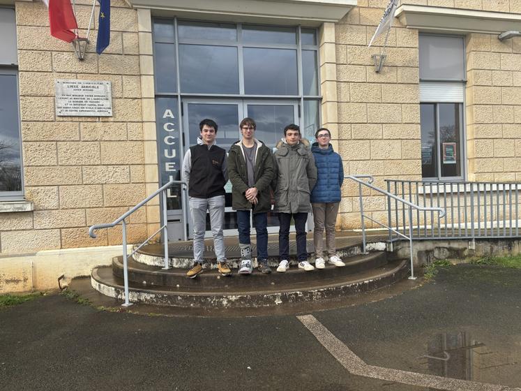 Les 4 élèves ont imaginé une journée à l'intention des agriculteurs, le 13 mars.