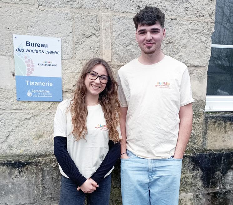 Faustine Lot et Fabien Jaguenaud veulent développer la visibilité de l'association afin d'y attirer un maximum d'anciens élèves du lycée Desclaude.
