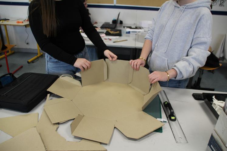 La conception du jeu passe par la création de sa boîte.