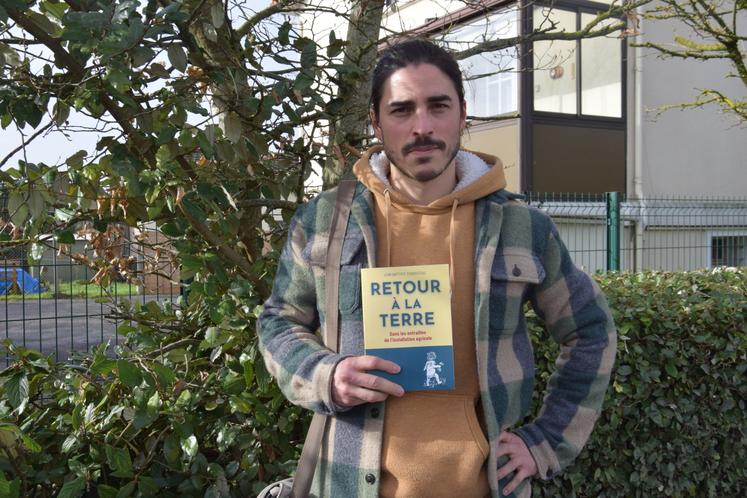 Jean-Baptiste Chadouteau publie ce 7 février "Retour à la terre", le récit de son installation.
La date n'a pas été choisie au hasard : son fils Jasmin aurait eu 4 ans ce samedi.