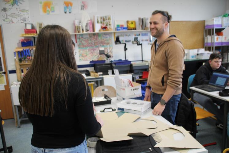 Thomas Favrelière a accompagné les élèves (ici à Raoul Mortier cette semaine).