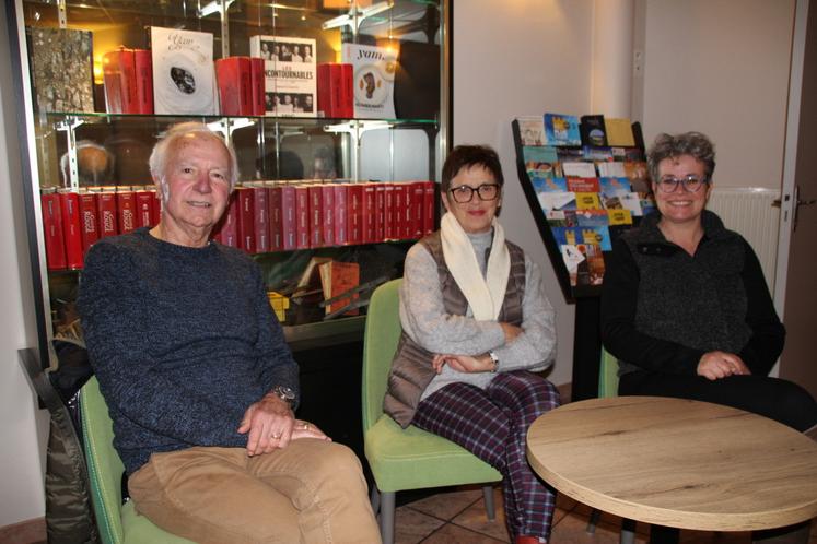 De gauche à droite, Alain Jordan, Line Oble et Céline Nauleau sont engagés dans la vie de Vouillé, en tant que référents de quartiers et citoyens vigilants.