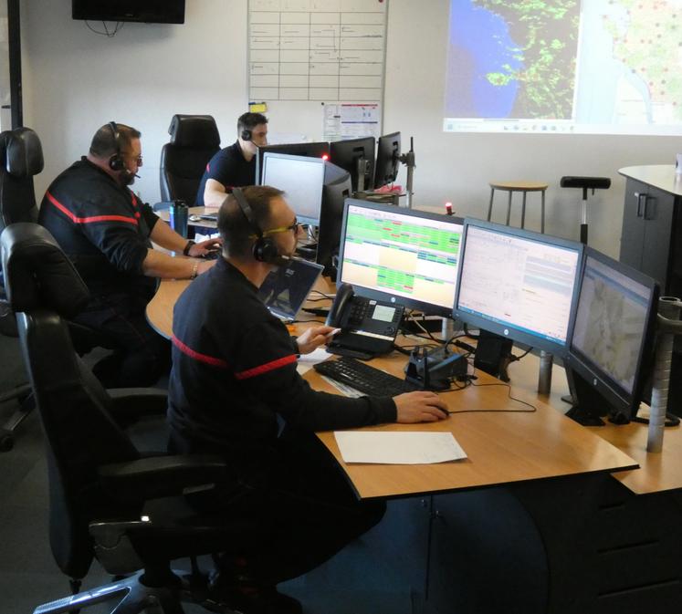 Le centre de traitement des appels du Sdis 17 à Périgny a traité environ 187 000 appels au secours en 2025.