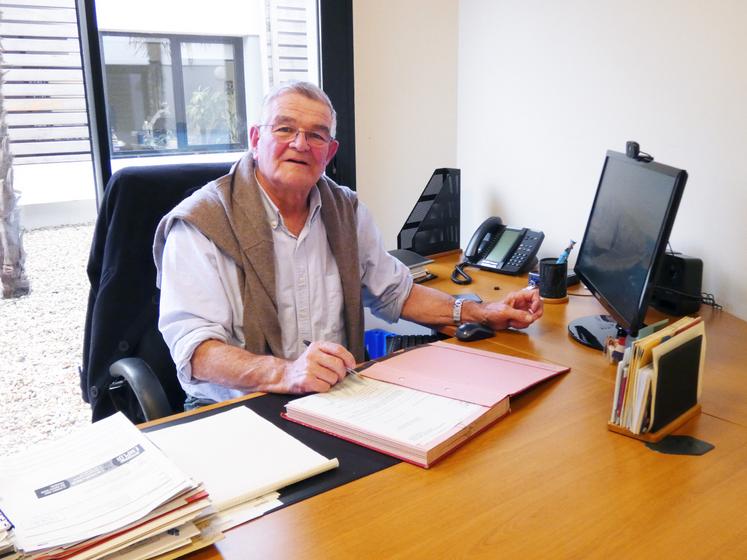 Pendant ses cinq mandats comme maire et ses deux mandats à la tête de la communauté de communes Aunis Sud, Jean Gorioux a pu poursuivre son métier d'agriculteur grâce à quelques adaptations.