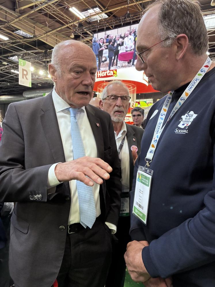 Le président de Nouvelle-Aquitaine Alain Rousset a échangé avec de nombreux représentants de la filière agricole.