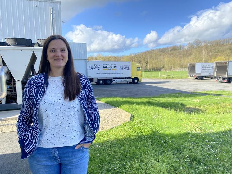 "Nous sommes des marchands de viande. Nous fournissons des carcasses à des grossistes et boucheries, ou directement des animaux à d'autres abatteurs", indique Julie Auburtin.