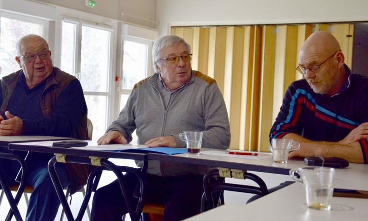 De gauche à droite : Gilbert Marchand, président d'honneur de l'Aspoulba ; Jean-Marie Arsicaud, président et Vincent Piolé, trésorier.