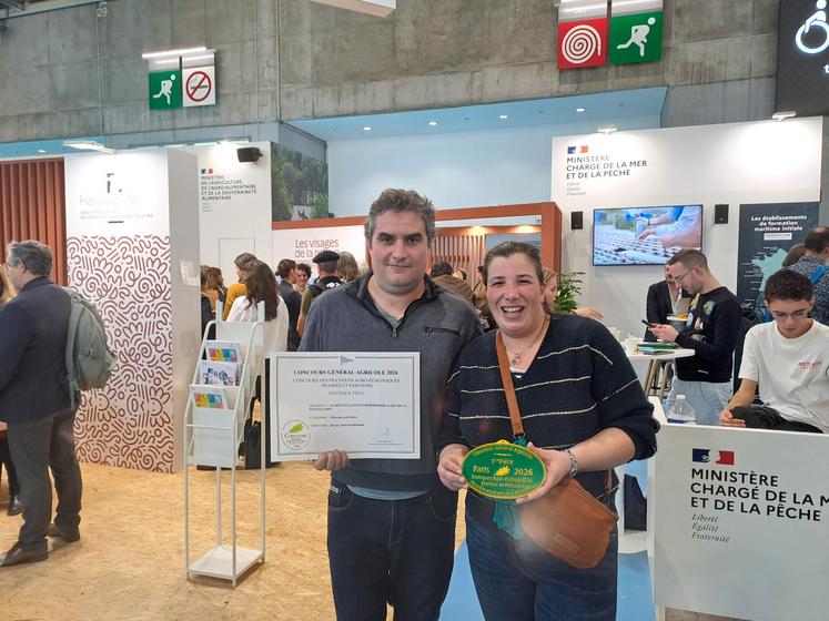 Damien et Latetitia Berthomier ont reçu le 1er prix des pratiques agroécologiques dans la catégorie "Prairies et parcours". LPO86