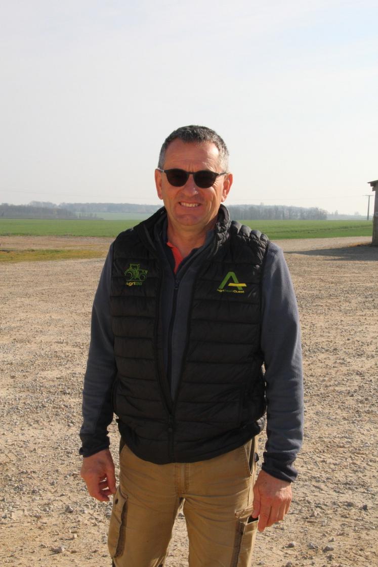 Jérôme Surault sera au forum de Vouillé pour recruter pour la castration du maïs sur les 40 hectares de l'exploitation de Villiers. Son fils Dorian sera au forum de Neuville-de-Poitou.