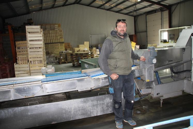 Julien Garault remettait en route ses équipements cette semaine, avant le début de la récolte, jeudi.