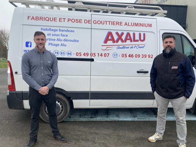 Charly et Gaylord Cornayre proposent des blocs de 25 m qui limitent les jonctions, et ainsi les potentielles fuites d'eau.