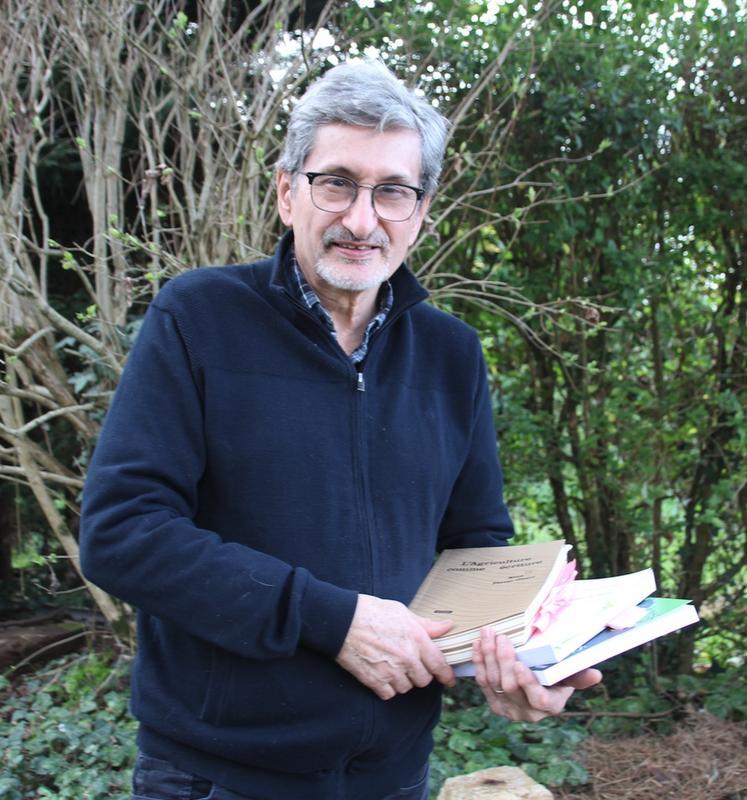 Jacques Chauvin est chargé de conservation du patrimoine de l'Association des écrivains et artistes paysans.