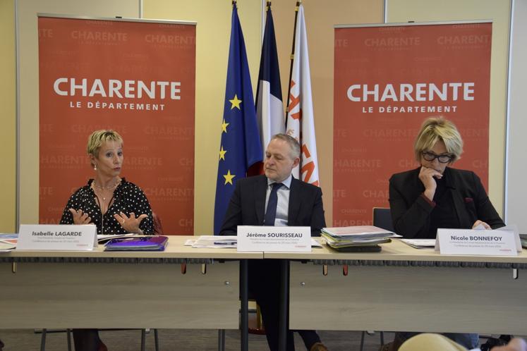 Isabelle Lagarde, Jérôme Sourisseau et Nicole Bonnefoy ont présenté le dispositif d'accompagnement des bénéficiaires du RSA.