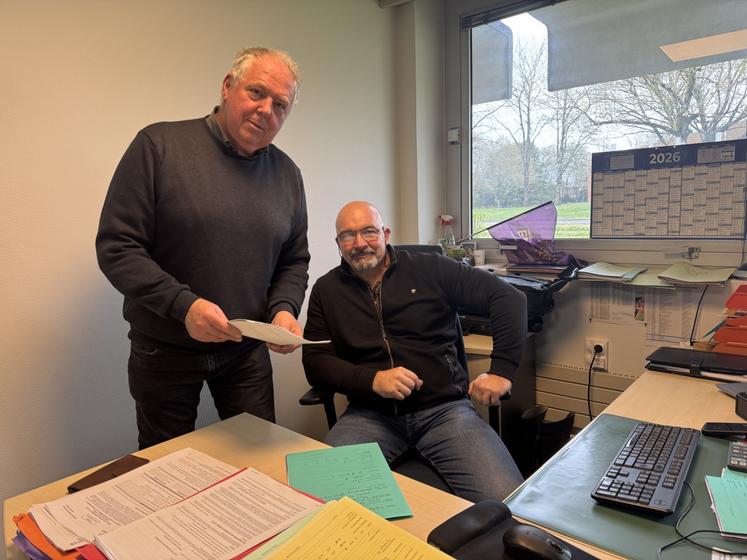 Frank Olivier, vice-président de la Chambre d'agriculture de la Charente et Stéphane Bireau, responsable des études bâtiments.