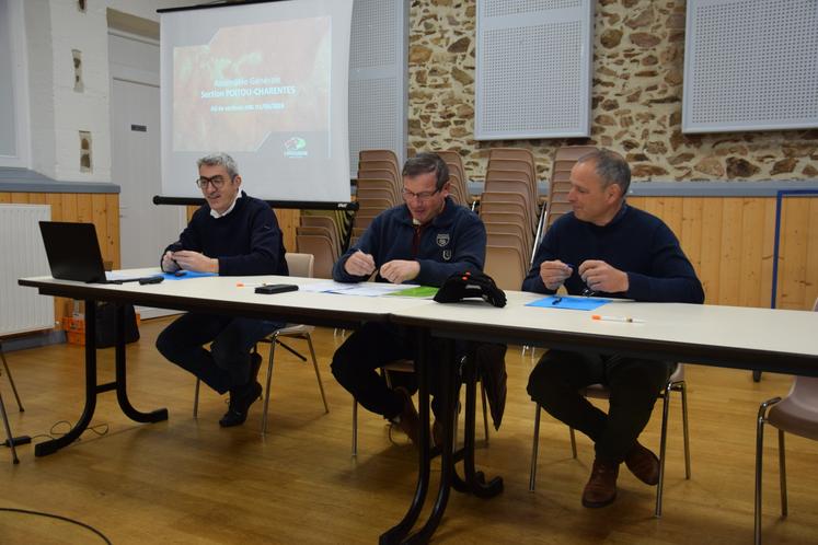 De gauche à droite : David Delgoulet, chef de service du Herd-Book Limousin ; Christian Laloi, président de la section Poitou-Charentes ; et Olivier Robert, éleveur en Haute-Vienne, représentant du bureau du Herd-Book Limousin.