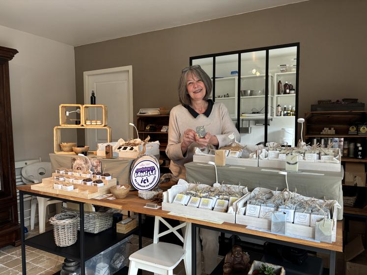 Pascale Marcelino propose une expérience famille qui permet de fabriquer son propre savon.