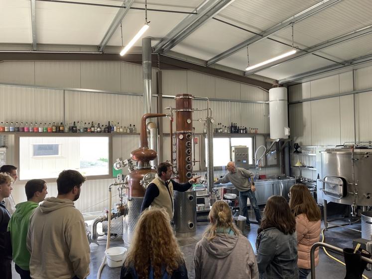 Les élèves de BTS ACD ont visité la distillerie du domaine viticole Mabillot, dans l'Indre.