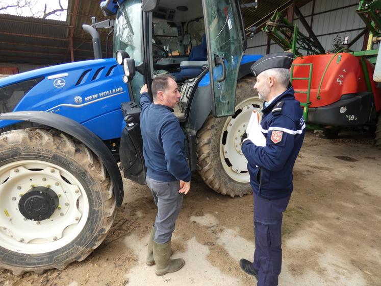 La consultation a permis de rappeler les bonnes pratiques de sécurisation des matériels, comme le retrait des GPS sur les tracteurs à l'arrêt.