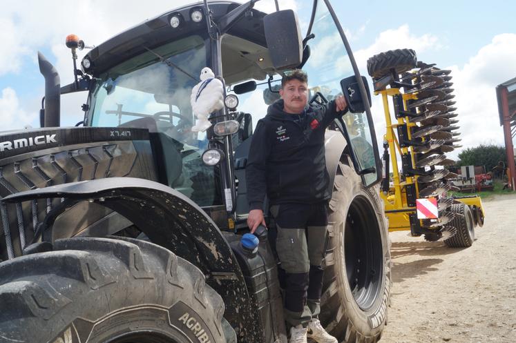 Léo Domain, salarié et chef d'exploitation à Rouillac.