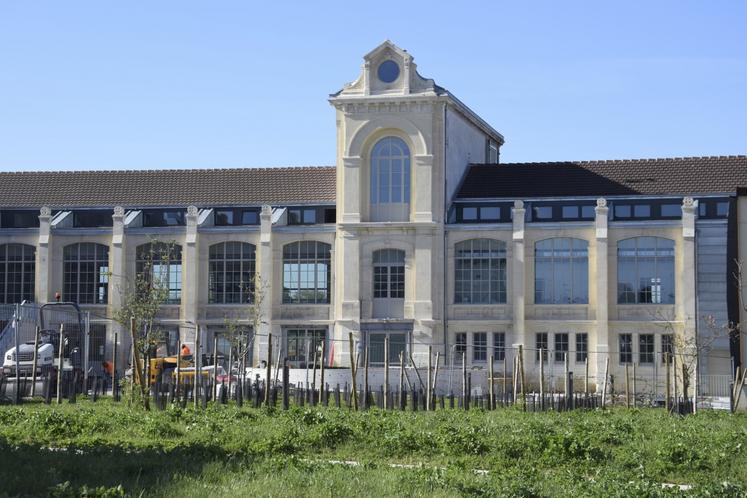 L'espace dédié aux entreprises, "La Grappe", est en cours d'aménagement dans une aile de l'ancien hôpital de Cognac, celle qui abritait autrefois la maternité.
