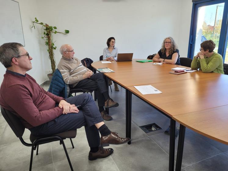 La ruche d'art du Poitou a été présentée à l'espace de coworking de Vouillé, lors d'une rencontre "créativité et territoires", destinée à faire le lien entre des acteurs du territoire.