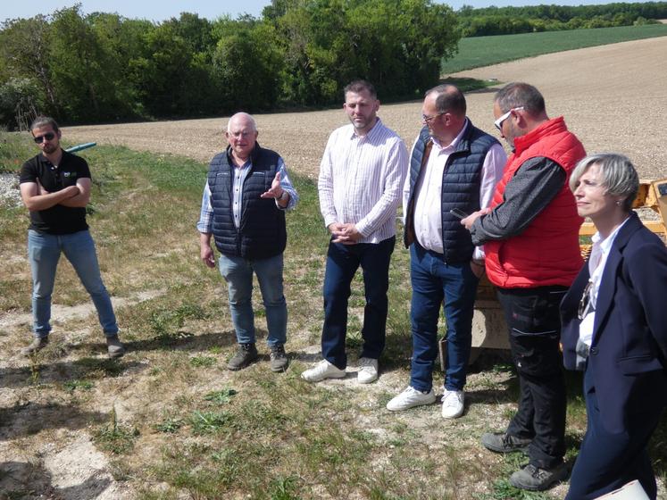 Partenaires et agriculteurs ont présenté l'initiative menée pour relancer la culture du chanvre sur le nord et l'est du département.