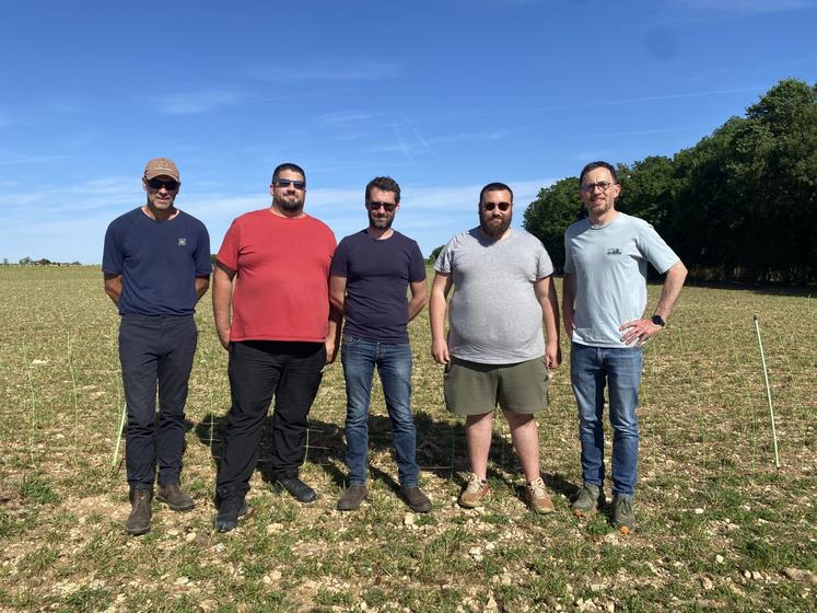 Xavier Broquet, éleveur transhumant, Patrice Arnaud, Benjamin Audé et Benjamin Saboureau, céréaliers et Alexis Ingrand, animateur du syndicat des eaux Vivier-Courance.
