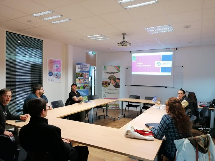 ...mais a également participé à des rencontres avec des demandeurs d'emploi adultes, à chaque fois pour promouvoir les métiers viticoles.