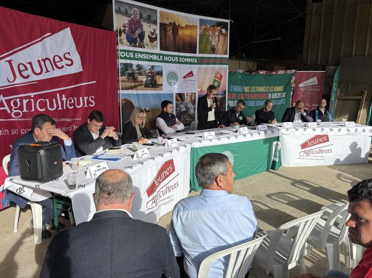 Les agriculteurs ont interpellé les parlementaires et représentants de l'État.