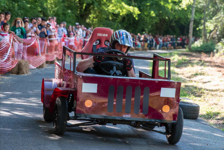 Les courses de caisse à savon, en plus de constituer de beaux spectacles avec fou-rires garantis, sont l'occasion de beaux moment de cohésion et de challenge. "Les gens participent en famille, avec leurs collègues, leurs copains.