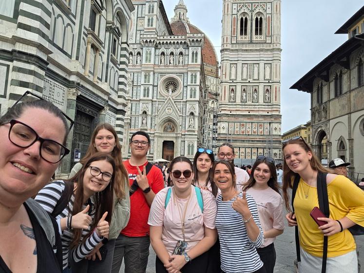 Avec leurs animatrices, 8 jeunes de la MCL La Roche-Posay sont partis cette semaine en Italie. Visite du patrimoine était au programme. Ici à Florence.