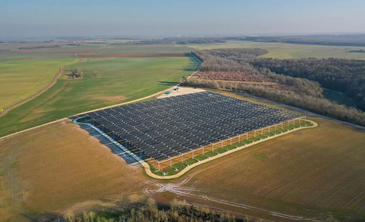 La canopée de Verdonnet, en Côte-d'Or, est similaire à celle en cours d'achèvement à St-Palais-de-Phiolin.
