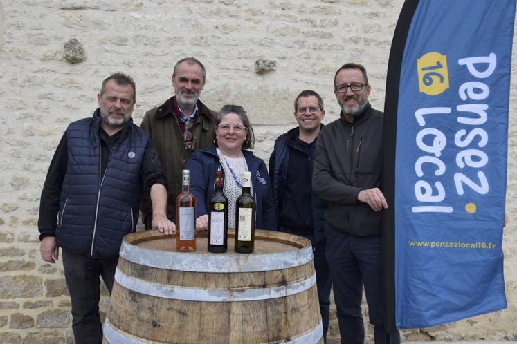 Francis You, Thierry Dudognon, Hélène Dupont, Jean-François Guionnet et Kévin Faudry préparent le lancement de la marketplace.