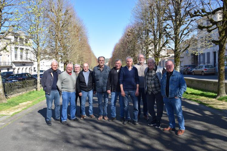 La joyeuse équipe de la commission bovins de la foire de Saint-Maixent-l'École.