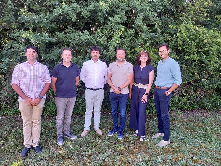ulien MASSÉ, élu Président de l’UGVC ainsi qu'un nouveau Copil. (De gauche à droite : Gaëtan BODIN, Secrétaire Général, Yannick MOREAU, Trésorier Adjoint, Guillaume DULUC, Vice-Président, Julien MASSÉ, Président, Delphine BELLEBEAU, Trésorière et Matthieu AUGIER, Secrétaire Général Adjoint.)  