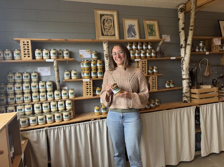 Charlotte Legrand propose de très nombreux miels, mais aussi des produits transformés.