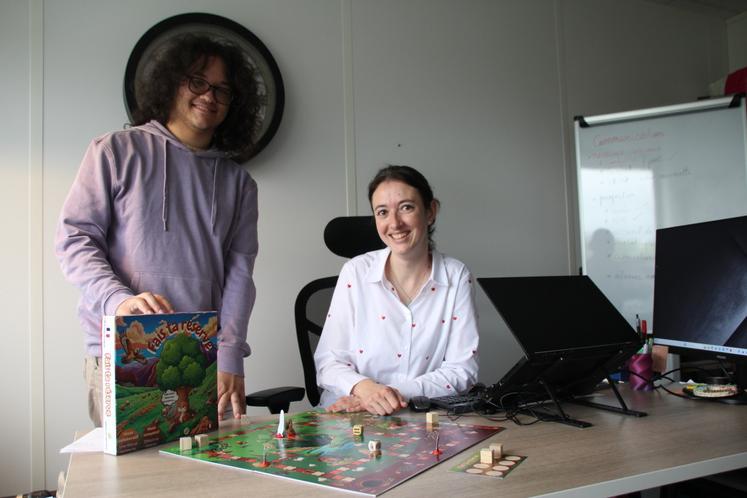 Marjorie Maderbocus dirige Formascape. Alexandre Salaun, en master 1, parcours management du jeu et des pratiques ludiques, est en stage pour développer le jeu.