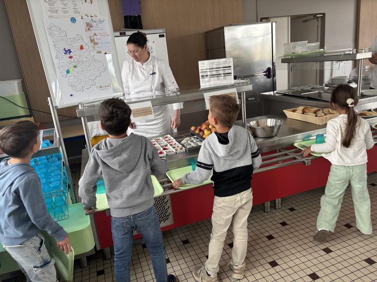 Près de 400 repas sont préparés dans les cuisines de l'école de Vivonne.