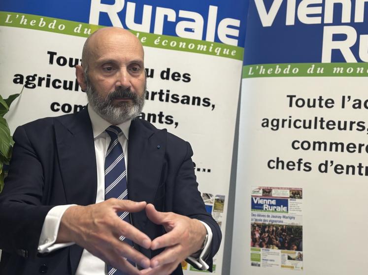 Charles Giusti s'est plié au jeu des questions dans les locaux de la Vienne Rurale.