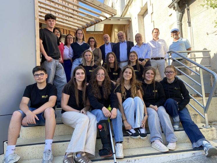 Pour cette AG, ce sont vraiment les jeunes qui étaient au premier plan, organisant les prises de parole et le rythme de la soirée.