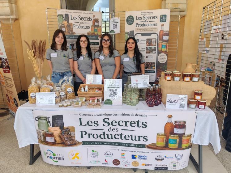 Alyssa, Lilou, Maëlie et Emma ont présenté leur démarche au concours académique des métiers de demain.