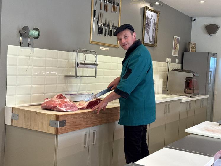 Jean-Baptiste Sardain est la troisième génération d'artisan boucher de la famille.