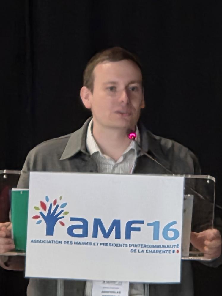Renaud Combaud, 29 ans, est maire d'Aigre depuis 2020. Il succède à Jean-Michel Bolvin à la présidence des maires de Charente.